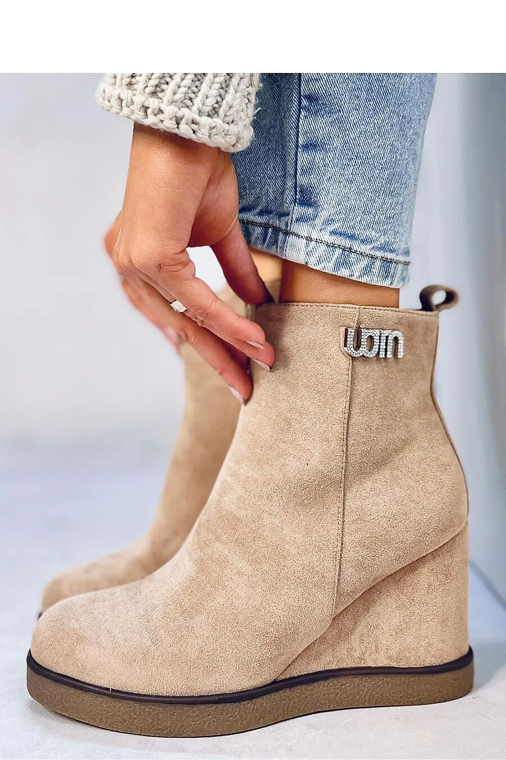 Buskin boots