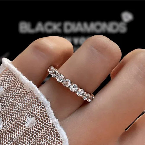 Elegant Rose Gold Round Cut Women's Stackable Wedding Band