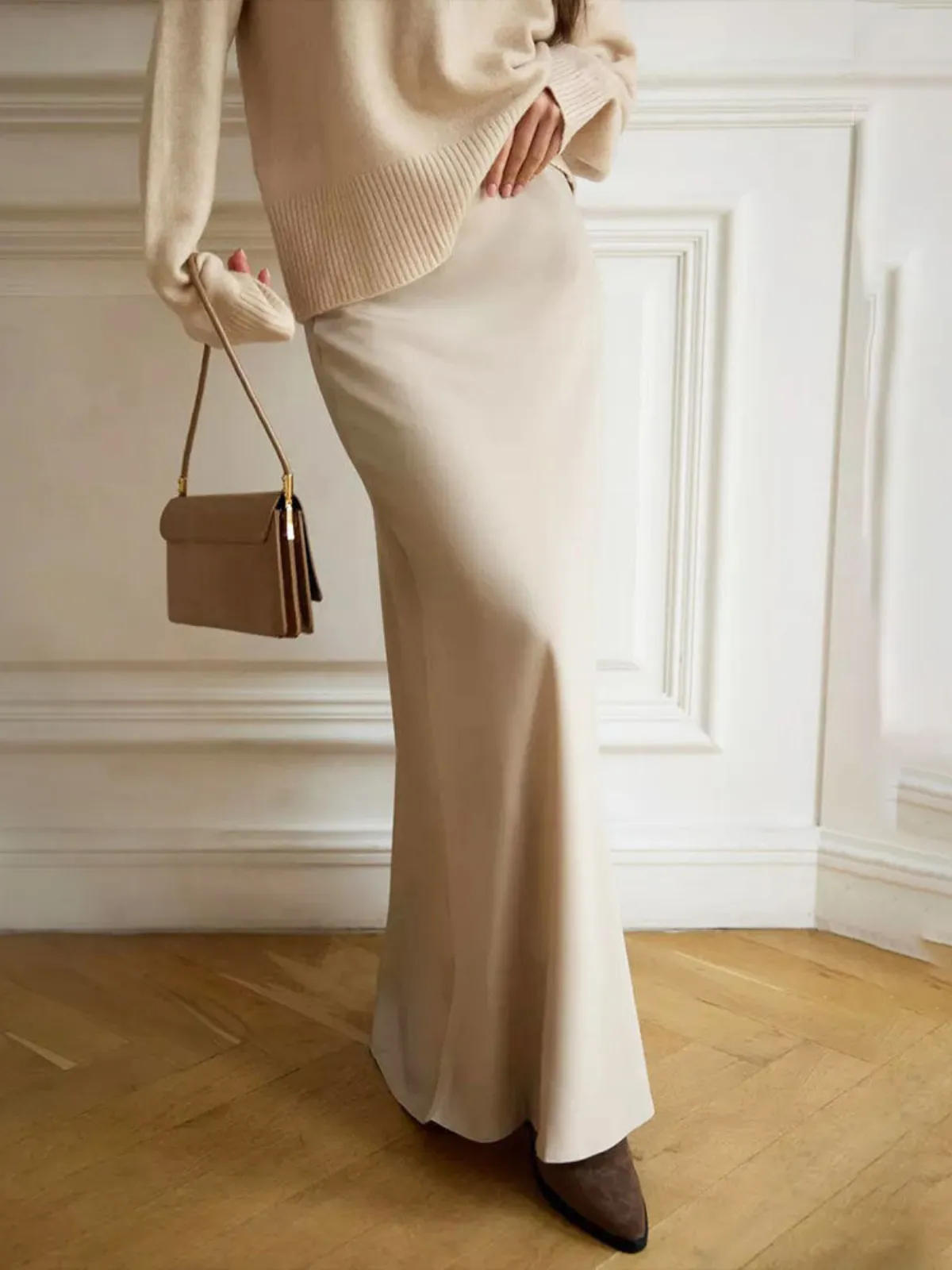 Hannah® | Elegant satin fishtail skirt