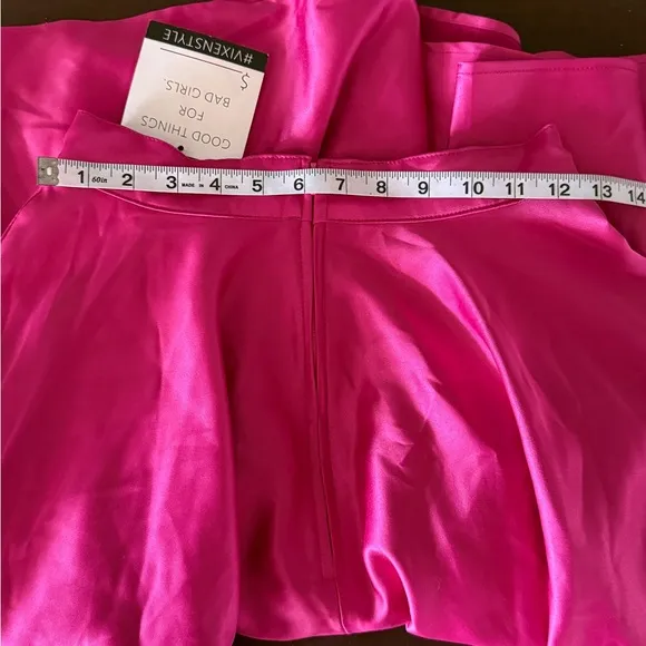 Nwt Vixen michelline pitt satin Pink Women's swing Skirt small
