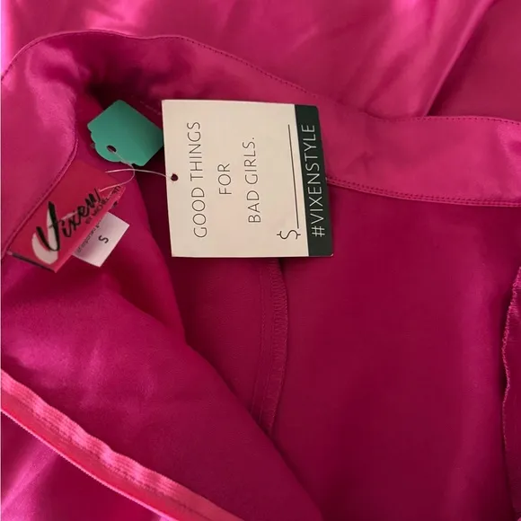 Nwt Vixen michelline pitt satin Pink Women's swing Skirt small