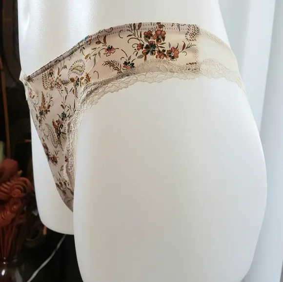 Victoria's Secret Dream Angels Lined Demi         Bra 34DD &amp; Thong Small