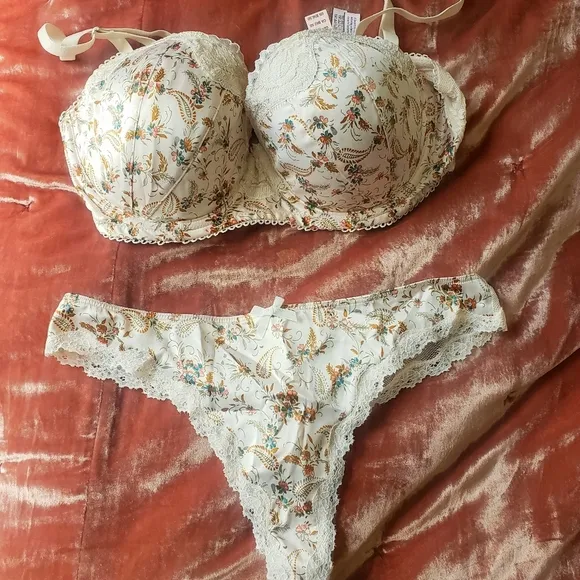 Victoria's Secret Dream Angels Lined Demi         Bra 34DD &amp; Thong Small