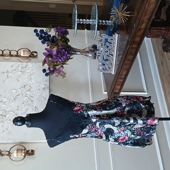 Victoria's Secret Gold Label Black Floral Slip Mini Dress. Size L