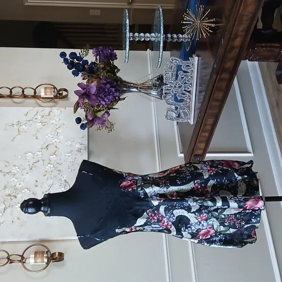 Victoria's Secret Gold Label Black Floral Slip Mini Dress. Size L