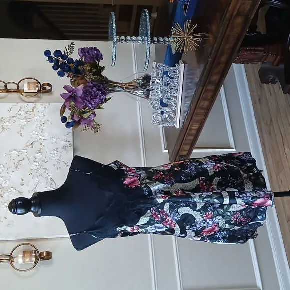 Victoria's Secret Gold Label Black Floral Slip Mini Dress. Size L