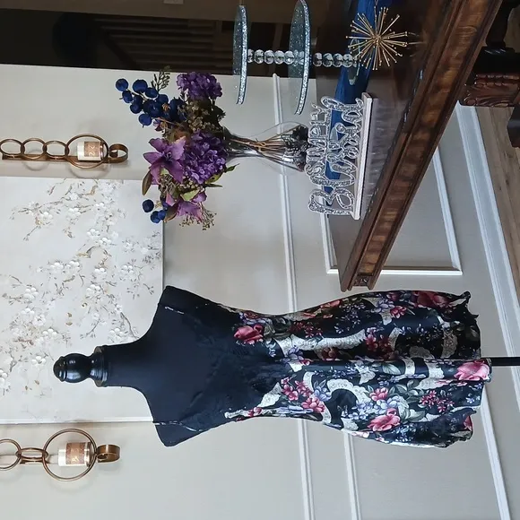 Victoria's Secret Gold Label Black Floral Slip Mini Dress. Size L