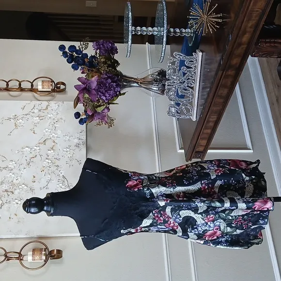 Victoria's Secret Gold Label Black Floral Slip Mini Dress. Size L