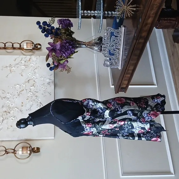 Victoria's Secret Gold Label Black Floral Slip Mini Dress. Size L
