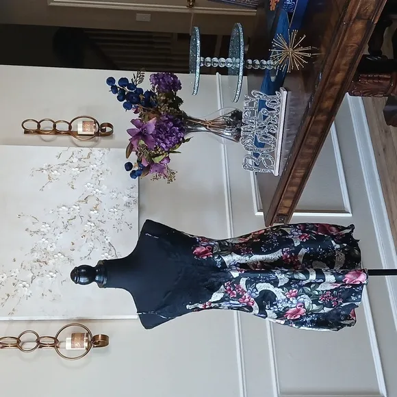 Victoria's Secret Gold Label Black Floral Slip Mini Dress. Size L
